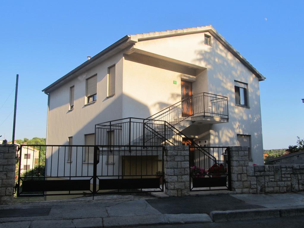 Apartment Razum Pula Exterior photo