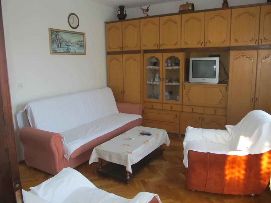 Apartment Razum Pula Exterior photo